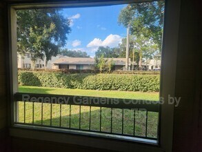 5587 Devonbriar Way in Orlando, FL - Foto de edificio - Building Photo