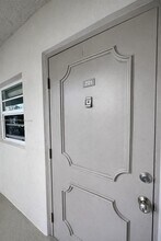 9330 Lagoon Pl in Davie, FL - Building Photo - Building Photo