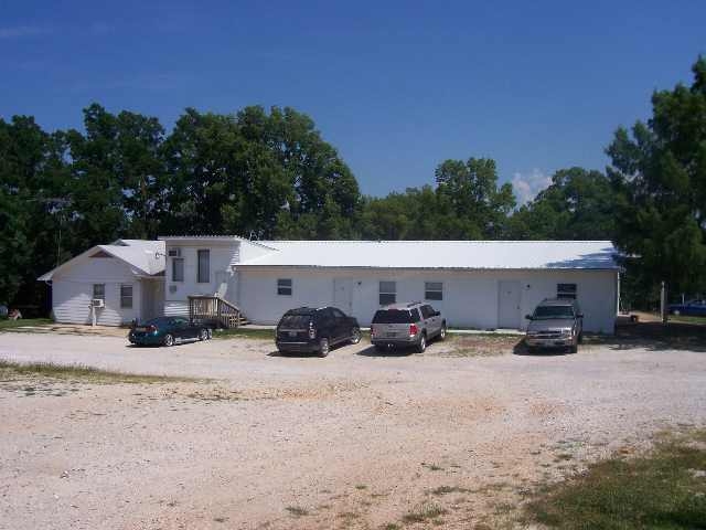 Coach House Apartments in Warsaw, MO - Building Photo