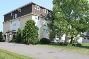 39 Abbott Ct in Fredericton, NB - Building Photo