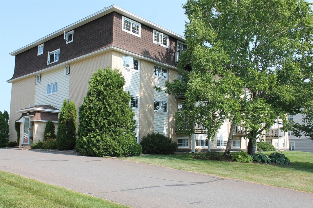 39 Abbott Ct in Fredericton, NB - Building Photo