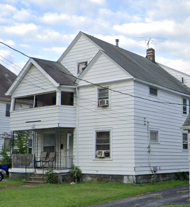 386 E 152nd St in Cleveland, OH - Building Photo