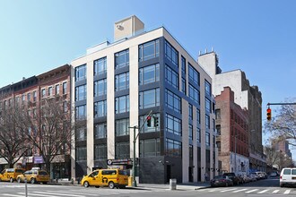 952 Columbus Ave in New York, NY - Building Photo - Building Photo