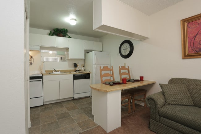 Sunset Vista Apartments in Tucson, AZ - Foto de edificio - Interior Photo