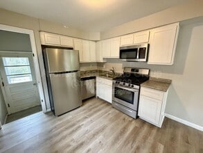 8821 McNulty Dr in St. Louis, MO - Building Photo - Building Photo