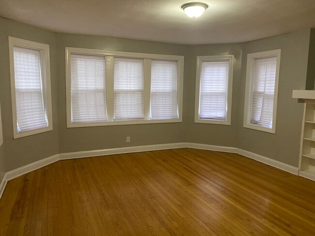 property at 7822 S Kingston Ave