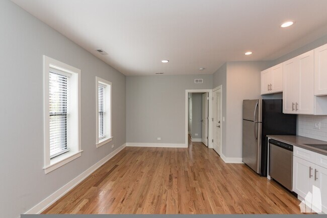 2105 N Sedgwick St, Unit 2105-3 in Chicago, IL - Building Photo - Building Photo