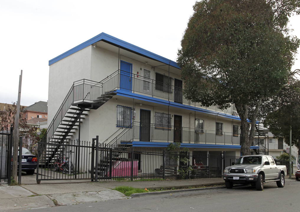 1202 E 18th St in Oakland, CA - Building Photo