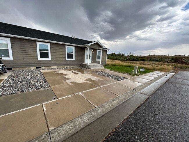 property at 220 Riverwood Dr