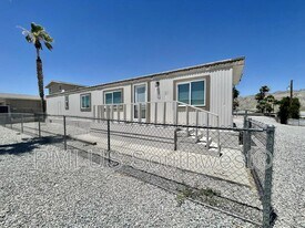 437 Riverfront Dr in Bullhead City, AZ - Building Photo