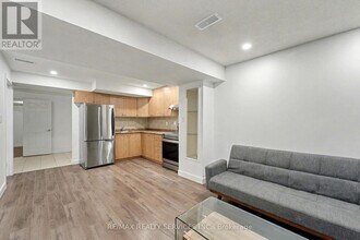 1032 Blueheron Blvd in Mississauga, ON - Building Photo - Building Photo