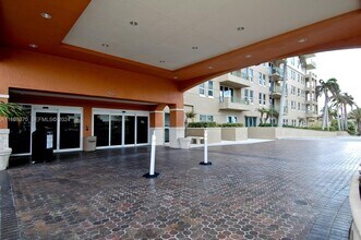 2080 S Ocean Dr in Hallandale Beach, FL - Foto de edificio - Building Photo