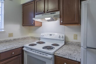 Edgewater Apartments in Savannah, GA - Building Photo - Building Photo