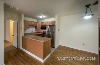 12 Westgate Dr in Woburn, MA - Building Photo - Building Photo