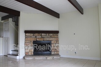 440 Meadow Green Ln in Round Lake Beach, IL - Building Photo - Building Photo