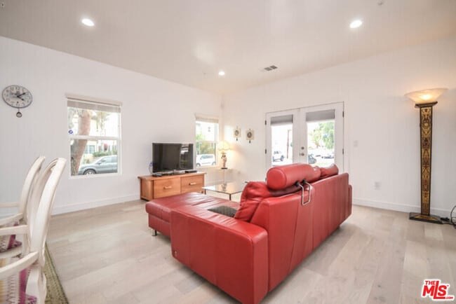 4538 Abbey Pl in Los Angeles, CA - Building Photo - Building Photo