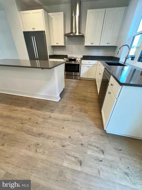 5347 ZENITH OVERLOOK in Bethesda, MD - Building Photo