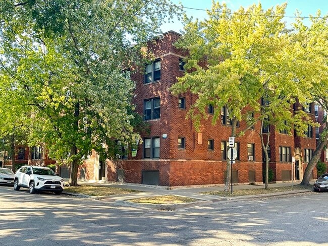 4446 N Central Park Ave, Unit J08P in Chicago, IL - Building Photo - Building Photo