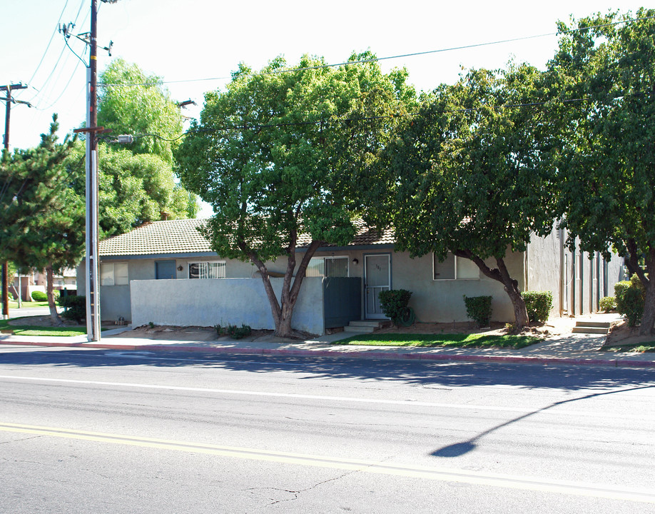 4170 N Hughes Ave in Fresno, CA - Building Photo