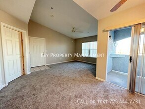 6955 N Durango Dr-Unit -#3021 in Las Vegas, NV - Building Photo - Building Photo