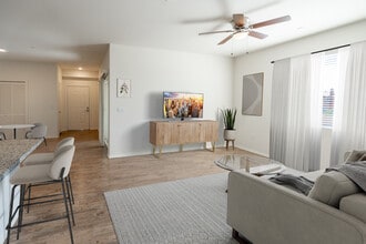 Villa Annette Apartment Homes in Moreno Valley, CA - Foto de edificio - Building Photo