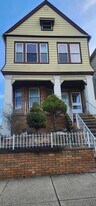 44 E 4th St in Bayonne, NJ - Building Photo
