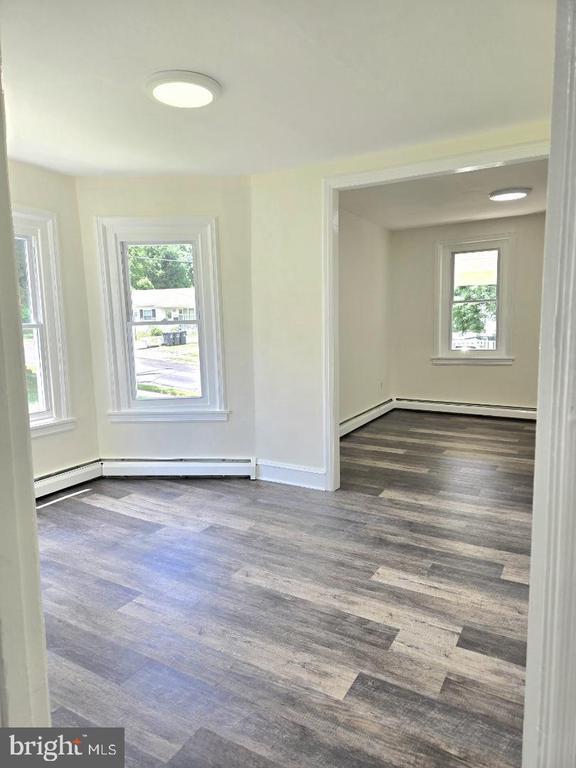 825 Maple Ave in Phoenixville, PA - Foto de edificio - Building Photo