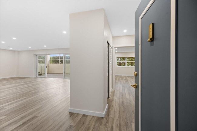44 Cocoanut Row in Palm Beach, FL - Building Photo - Building Photo