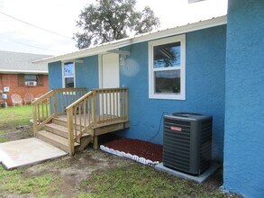 9823 Clarence St in Panama City Beach, FL - Foto de edificio - Building Photo