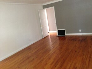 5551 Noble Ave, Unit B in Sherman Oaks, CA - Building Photo - Building Photo