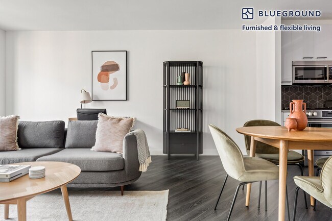 250 E Houston St, Unit FL4-ID889 in New York, NY - Building Photo - Building Photo