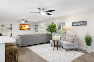 802 Camelia Dr in Largo, FL - Building Photo - Building Photo