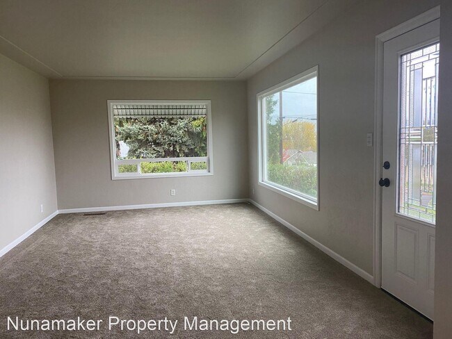 718 W 14th St photo'