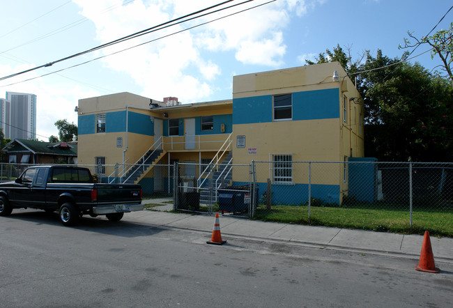 172 NW 12th St in Miami, FL - Building Photo - Building Photo