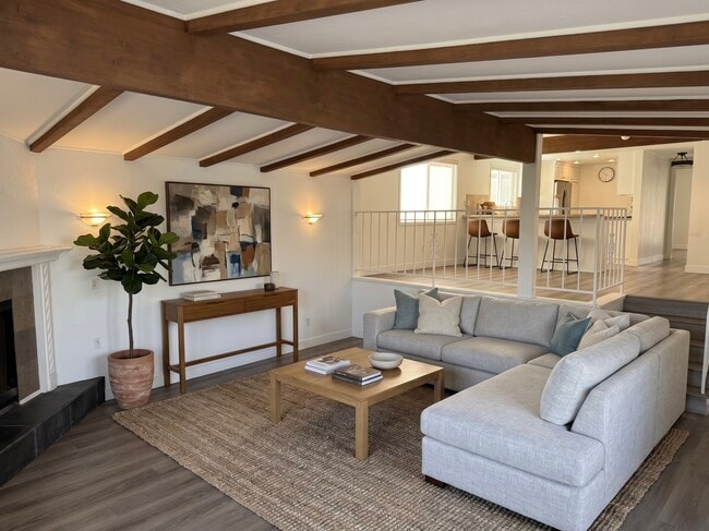 1633 Goodman Ave in Redondo Beach, CA - Foto de edificio - Building Photo