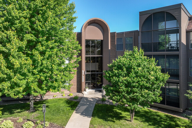 Old Shakopee Park North in Minneapolis, MN - Building Photo - Building Photo