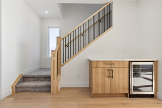 33 Harvard St NW in Calgary, AB - Building Photo - Building Photo