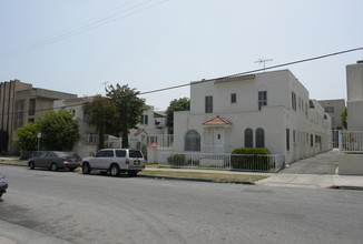 5134-5146 De Longpre Ave in Los Angeles, CA - Building Photo - Building Photo