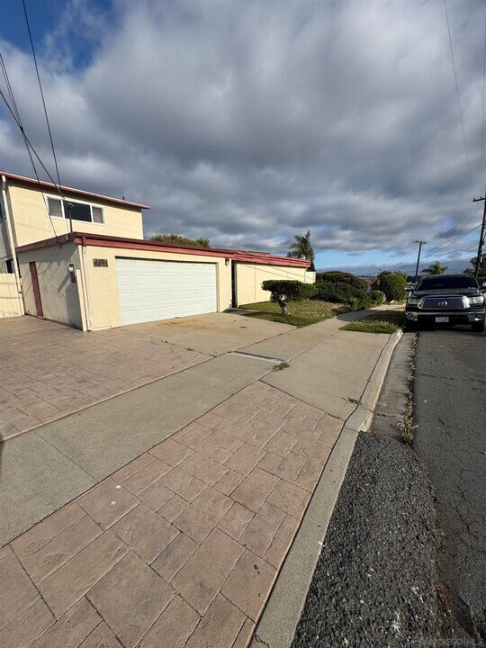 2191 Cardinal Dr in San Diego, CA - Building Photo