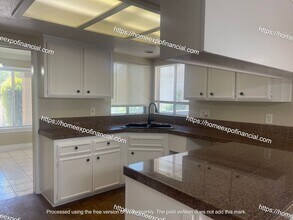 1333 N Hills Dr in Upland, CA - Foto de edificio - Building Photo