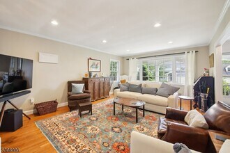 19 Claremont Dr in Millburn, NJ - Building Photo - Building Photo