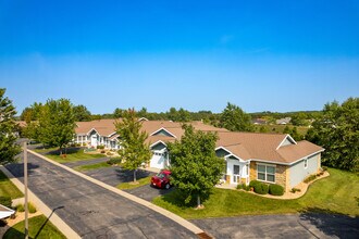 Heritage Cottages 55+ income restricted in Hudson, WI - Foto de edificio - Building Photo