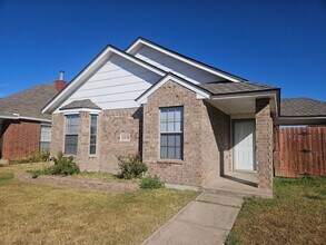 1009 SW 24th St in Moore, OK - Building Photo - Building Photo