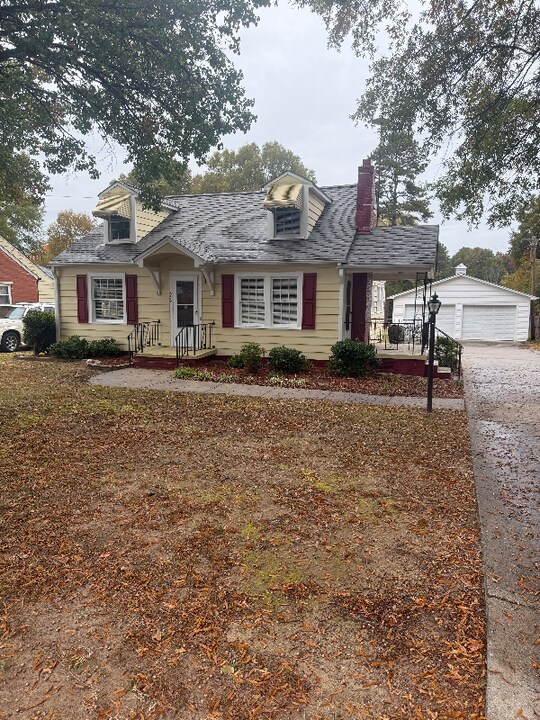 1714 Piedmont Way in Burlington, NC - Building Photo