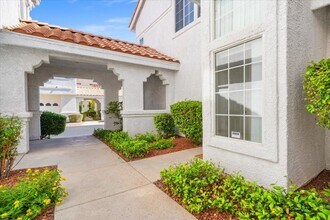 5201 S Torrey Pines Dr in Las Vegas, NV - Building Photo - Building Photo