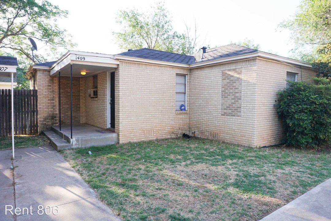 2324 15th St in Lubbock, TX - Building Photo