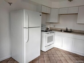 4830 Briarwood Ave in Royal Oak, MI - Building Photo - Building Photo