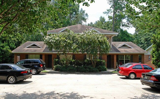 1905 Honeysuckle Dr in Tallahassee, FL - Building Photo - Building Photo