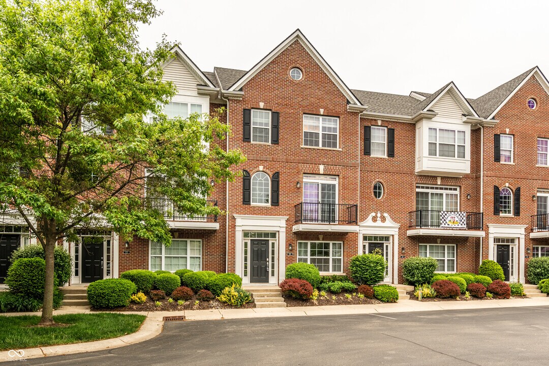 121 11th St NW in Carmel, IN - Building Photo