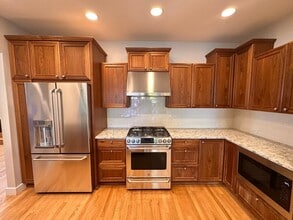 8622 NE 123rd Pl in Kirkland, WA - Building Photo - Building Photo